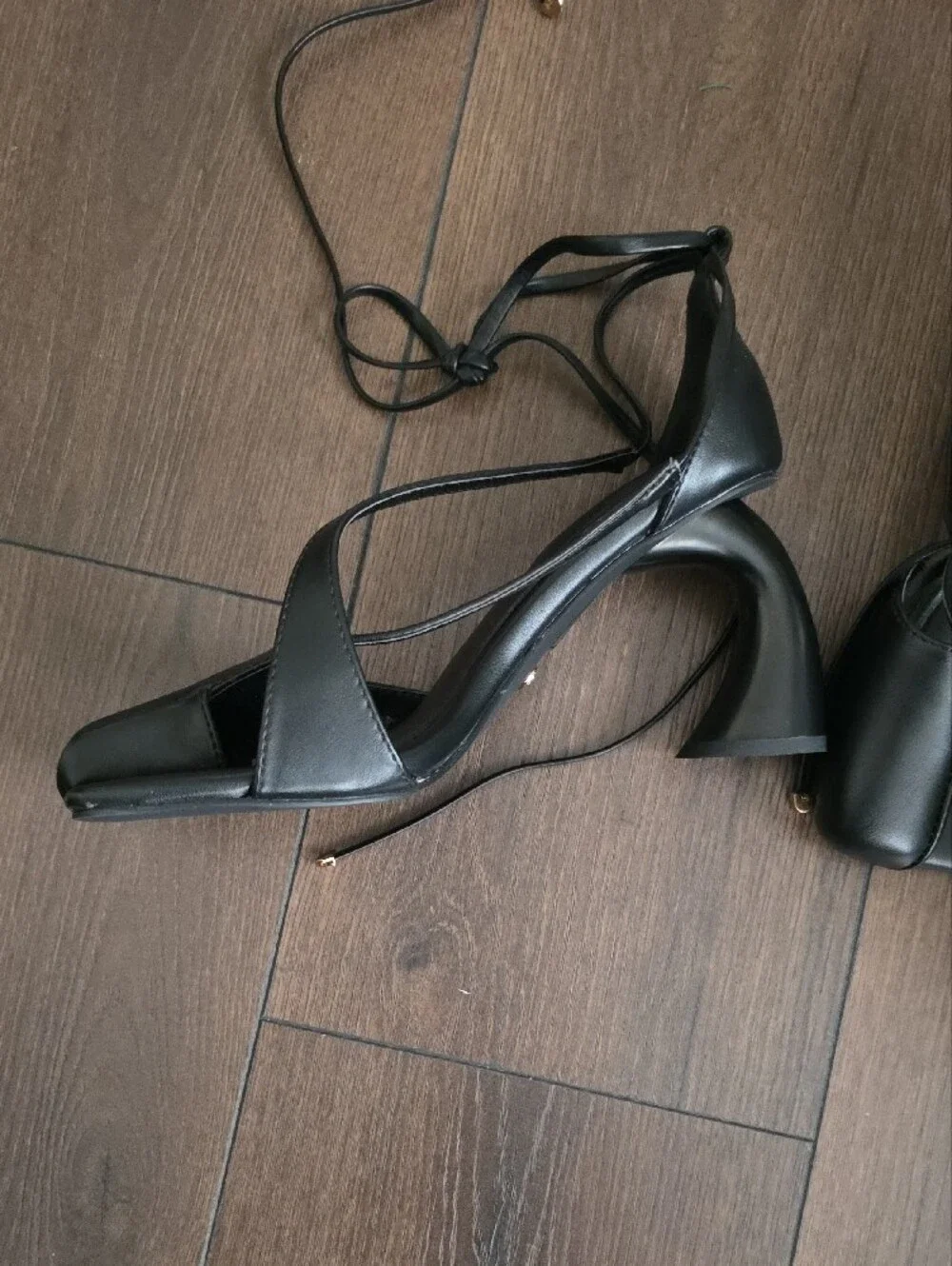 Azalea Wang Buiky Black Pump